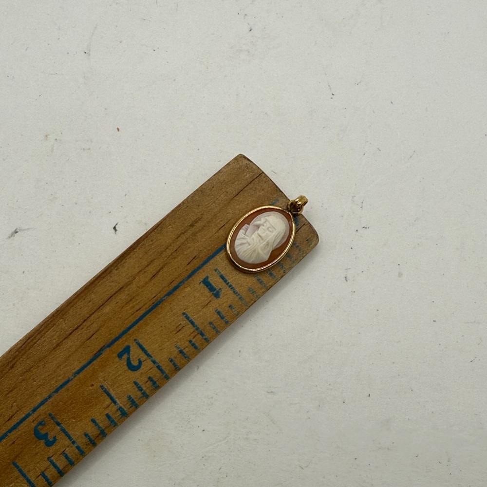 Vintage Virgin Mary Madonna Cameo Pendant Pink White Jewelry Mini - Picture 5 of 8